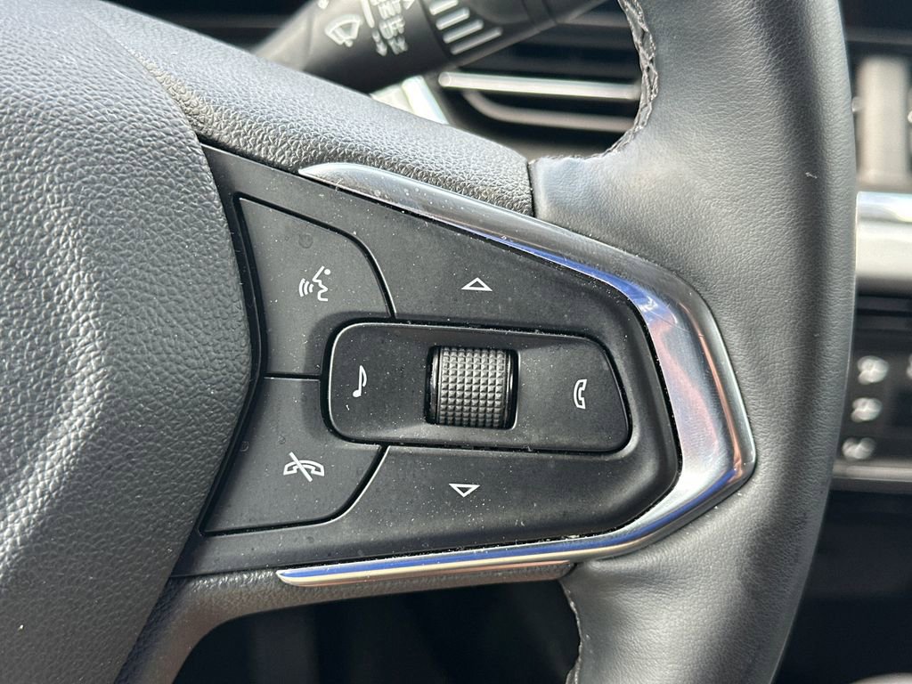 Used 2025 Chevrolet Trax LT w/ LT Convenience Package FWD image 26