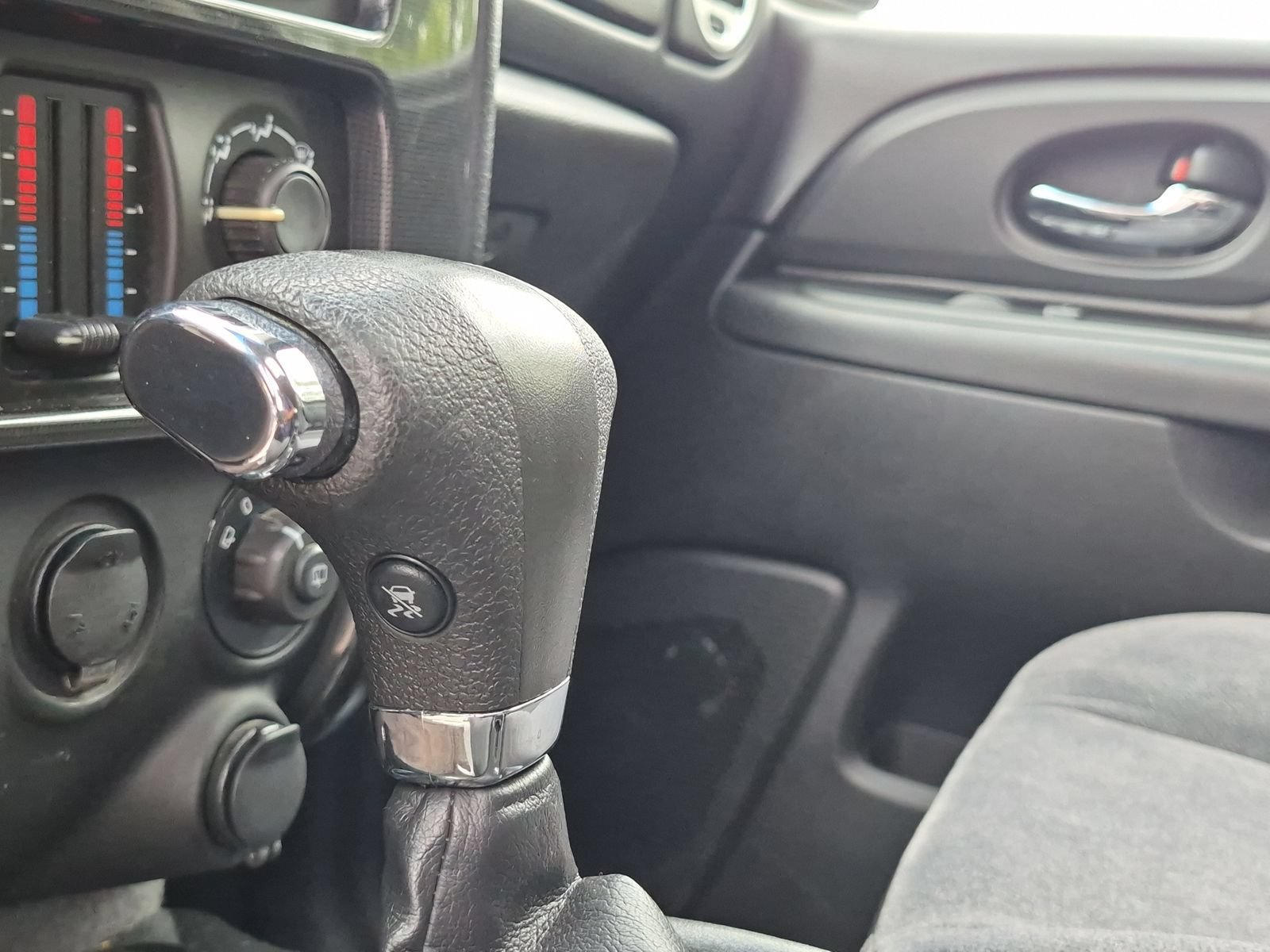 Used 2008 GMC Envoy SLE AWD/4WD image 24