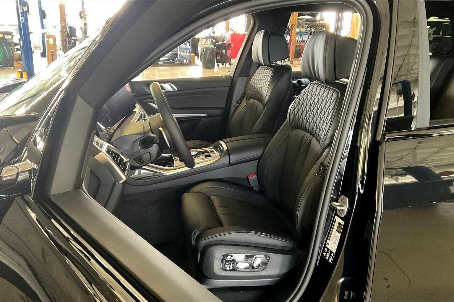 New 2026 BMW X7 M60i image 9