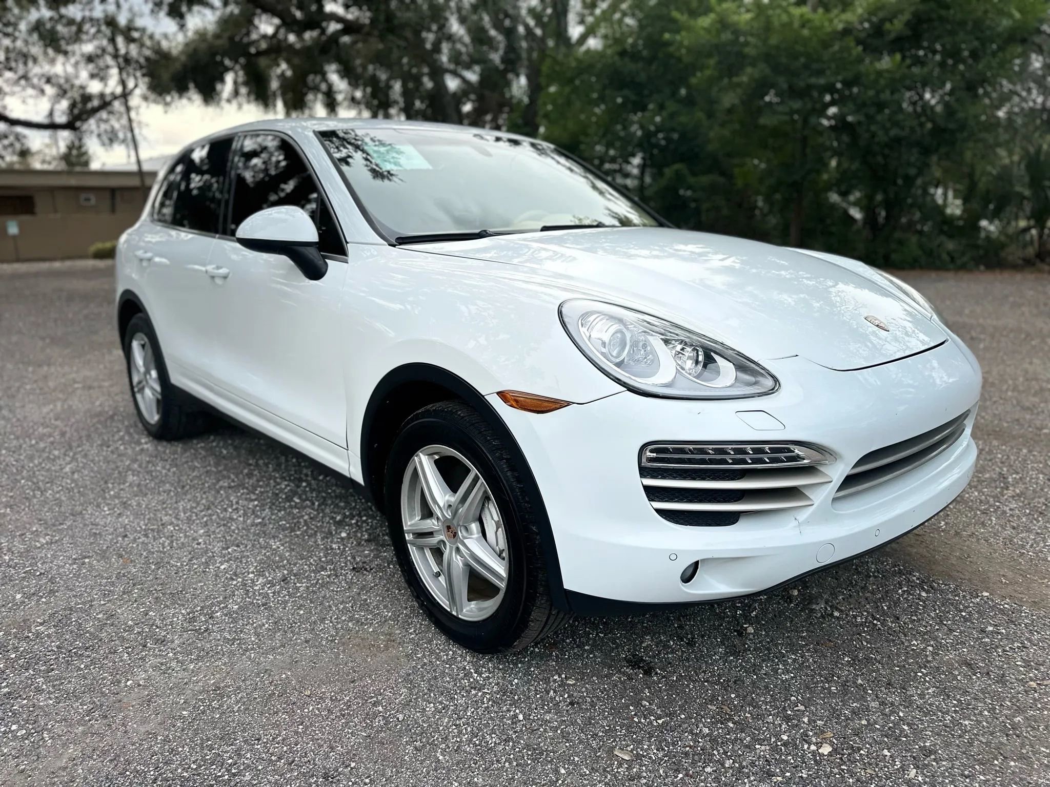 Used 2014 Porsche Cayenne Platinum Edition image 3
