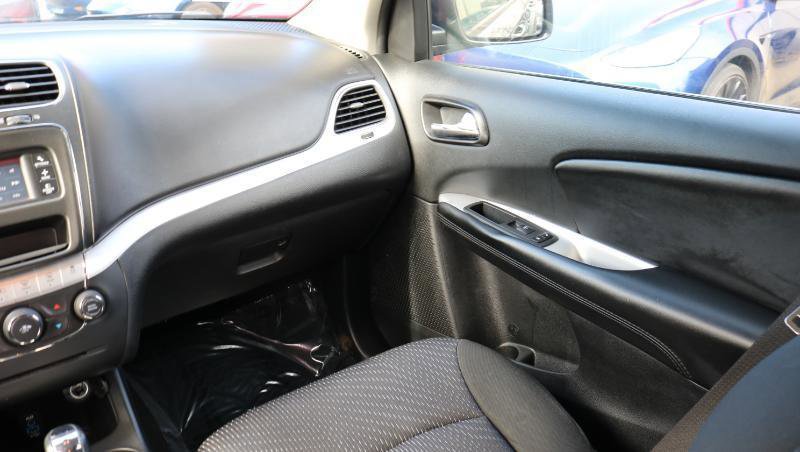 Used 2020 Dodge Journey SE w/ SE Popular Equipment Group image 19