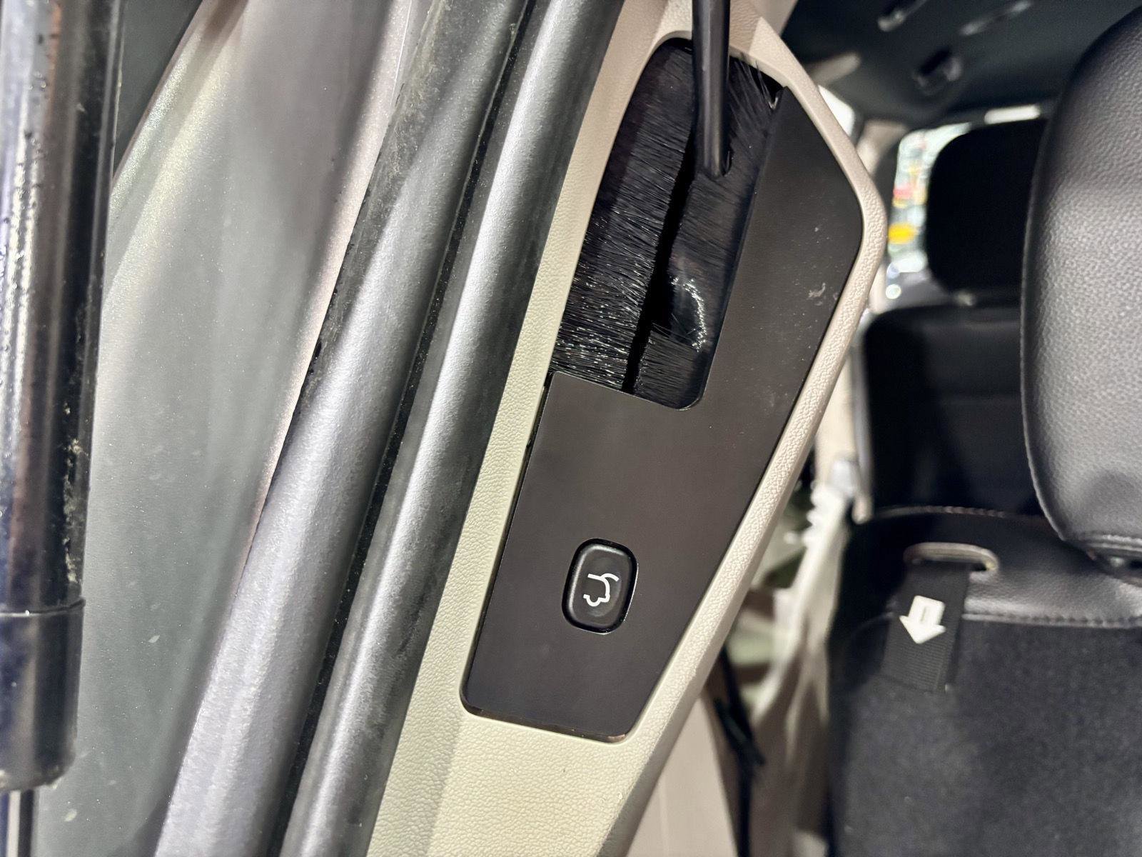 Used 2019 Dodge Grand Caravan SXT image 16