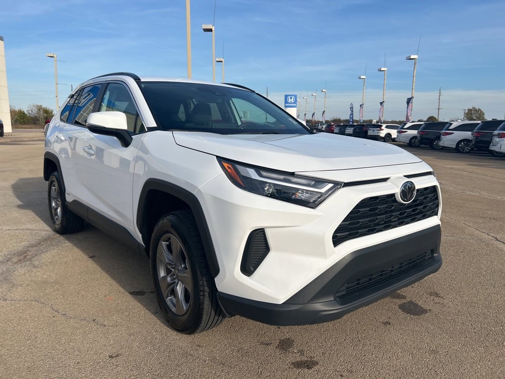 Used 2025 Toyota RAV4 XLE image 3