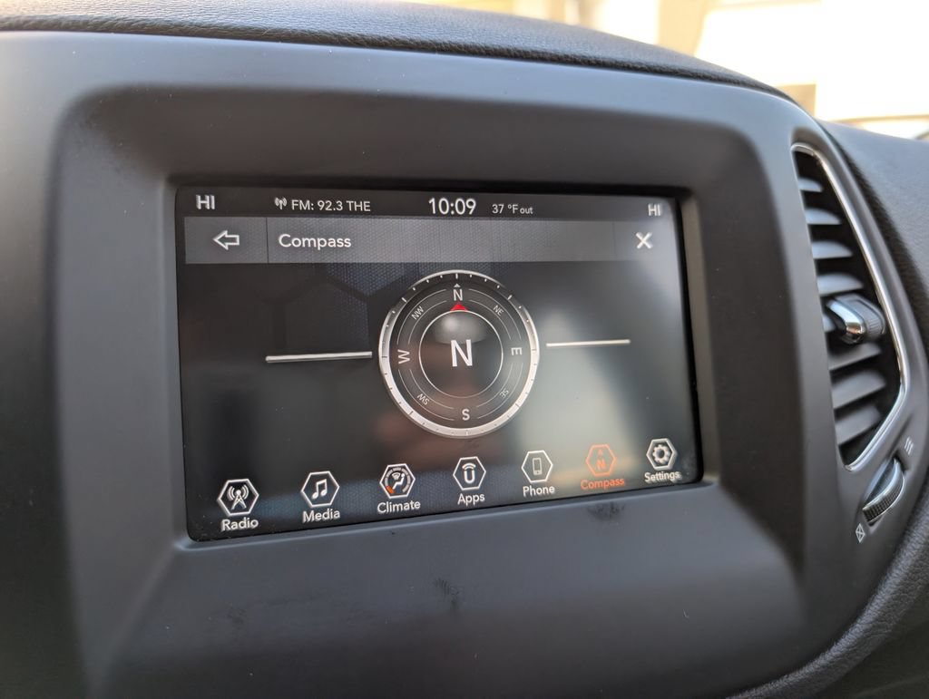 Used 2019 Jeep Compass Latitude AWD/4WD image 27