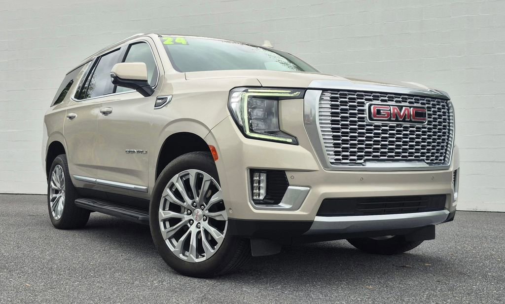 Used 2024 GMC Yukon Denali w/ Advanced Technology Package AWD/4WD image 2