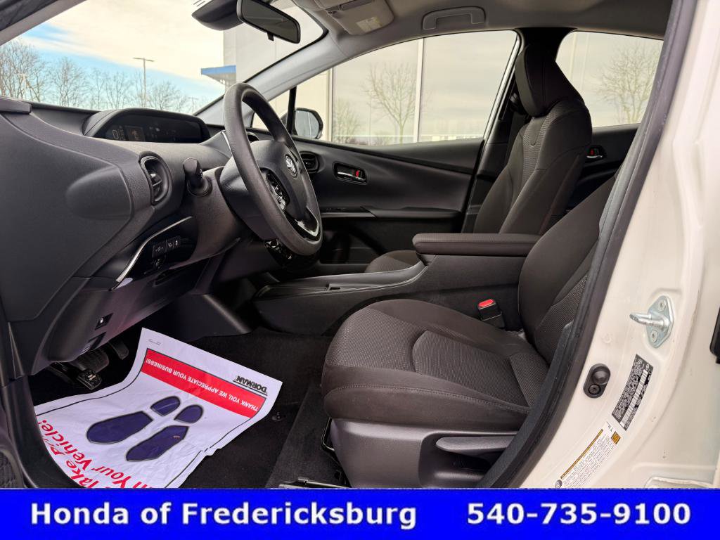 Used 2019 Toyota Prius LE w/ Carpet Mat Package image 26
