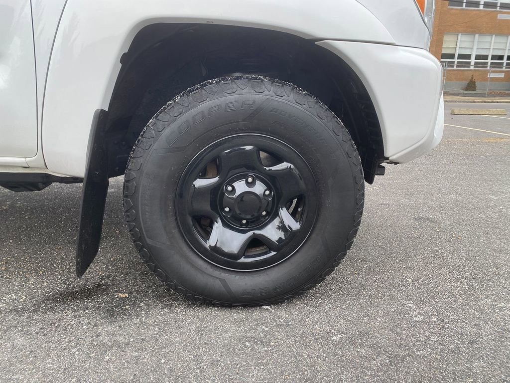 Used 2014 Toyota Tacoma 4x4 Double Cab w/ SR5 Package image 30