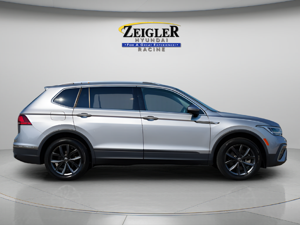 Used 2023 Volkswagen Tiguan SE w/ Panoramic Sunroof Package FWD image 8