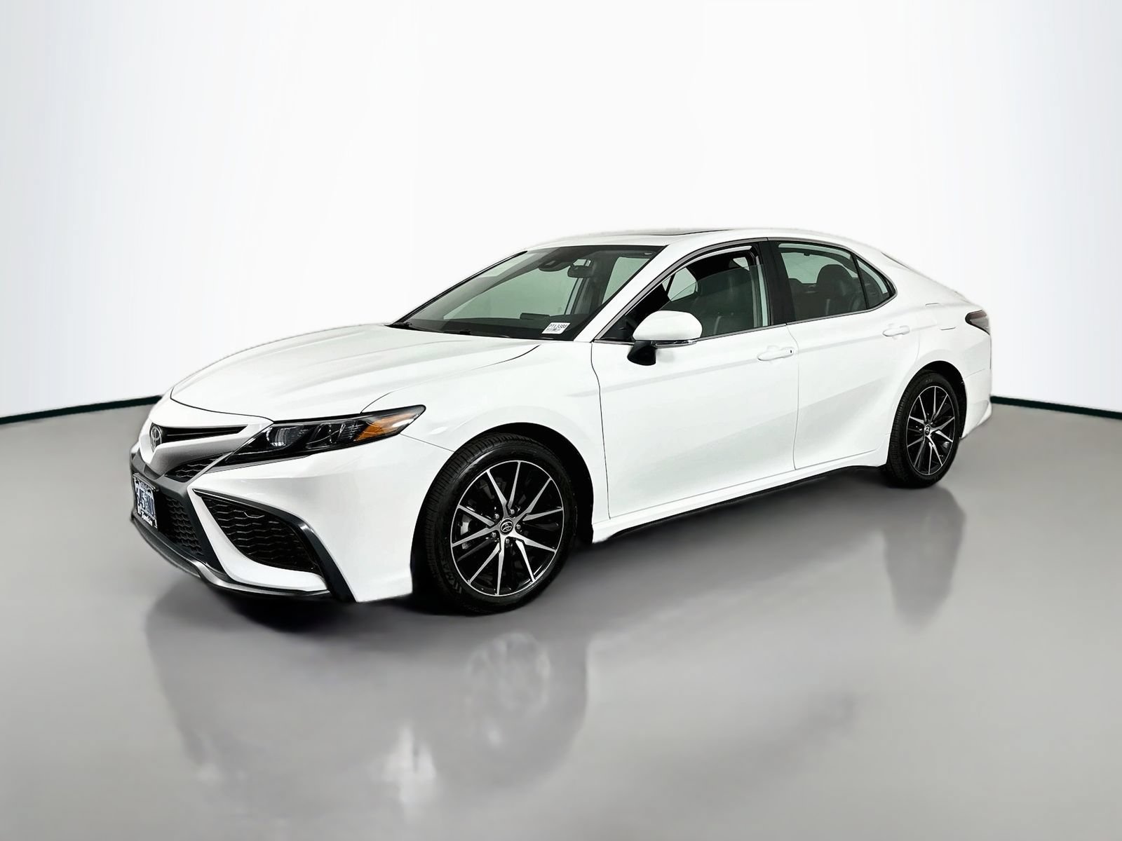 Certified 2023 Toyota Camry SE w/ Blackout Package (TMS) AWD/4WD image 3