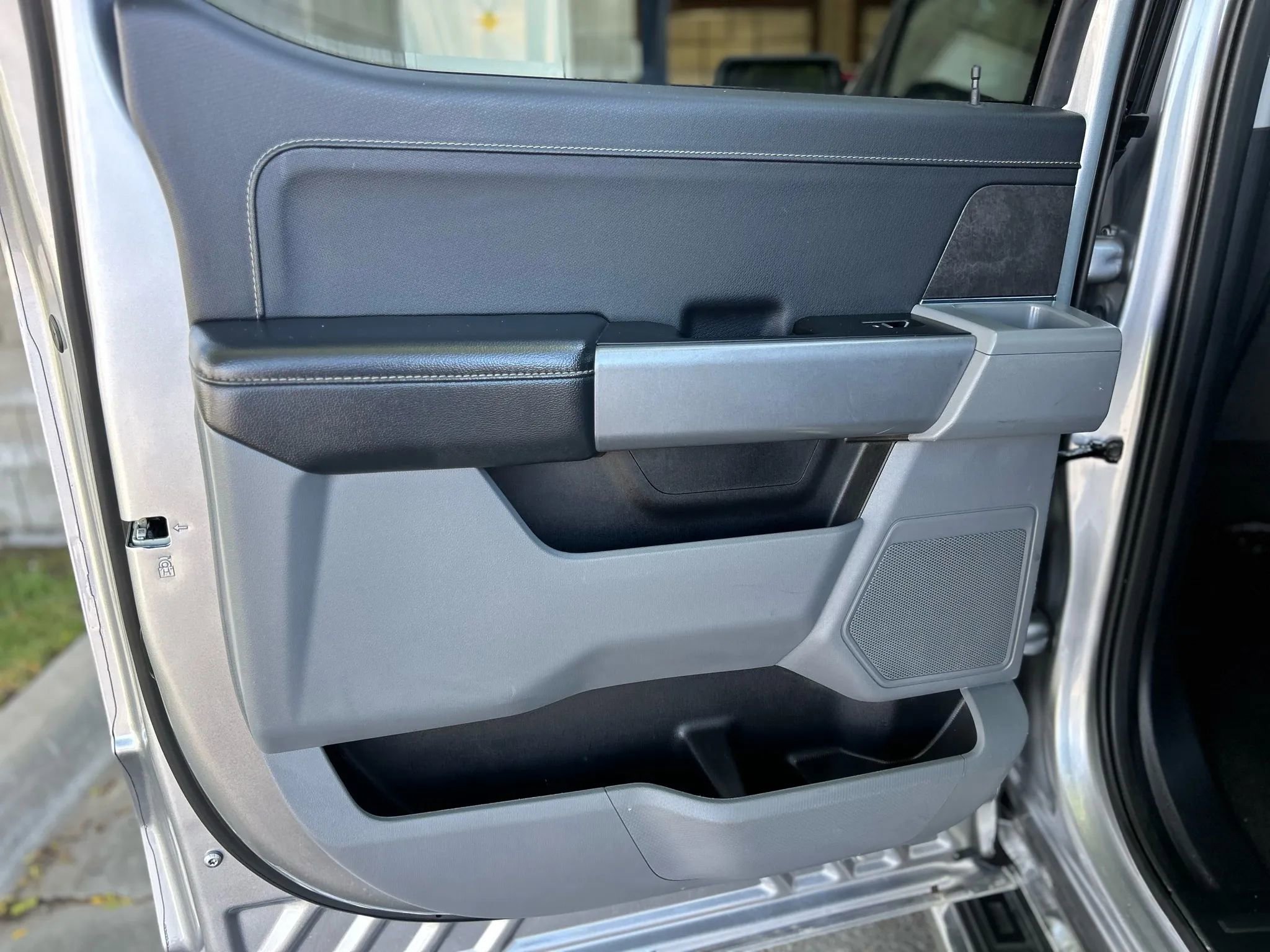 Used 2024 Ford F150 XLT w/ Mobile Office Package image 11