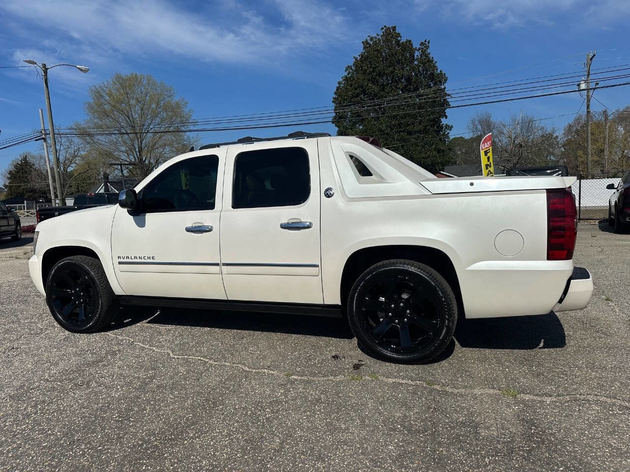 Used 2013 Chevrolet Avalanche LTZ RWD image 18