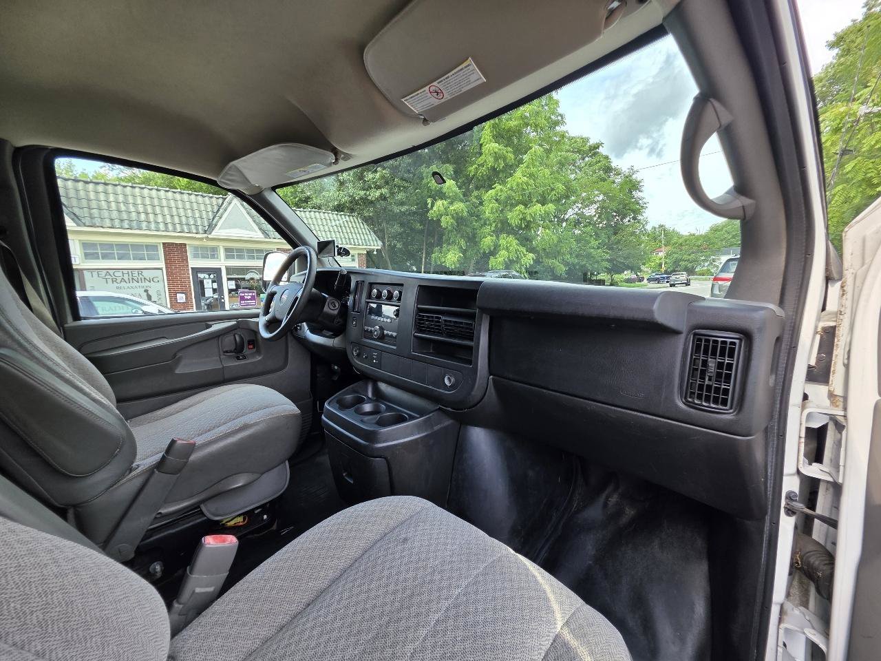 Used 2014 GMC Savana 2500 RWD image 17