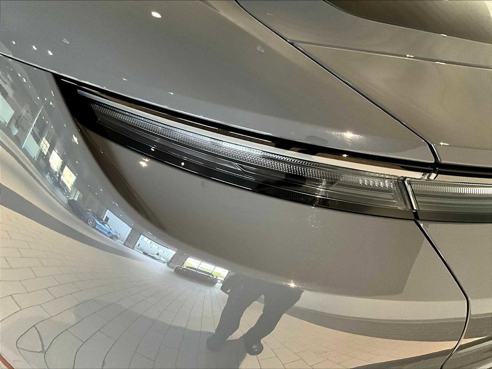 Used 2025 Porsche Taycan image 33