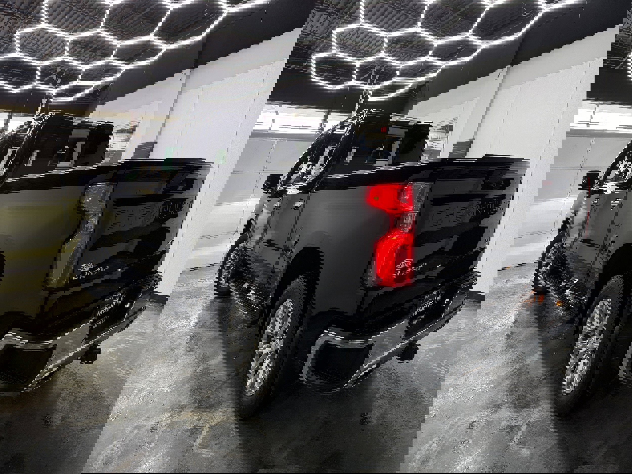 Used 2020 Chevrolet Silverado 1500 LTZ w/ LTZ Premium Package image 3