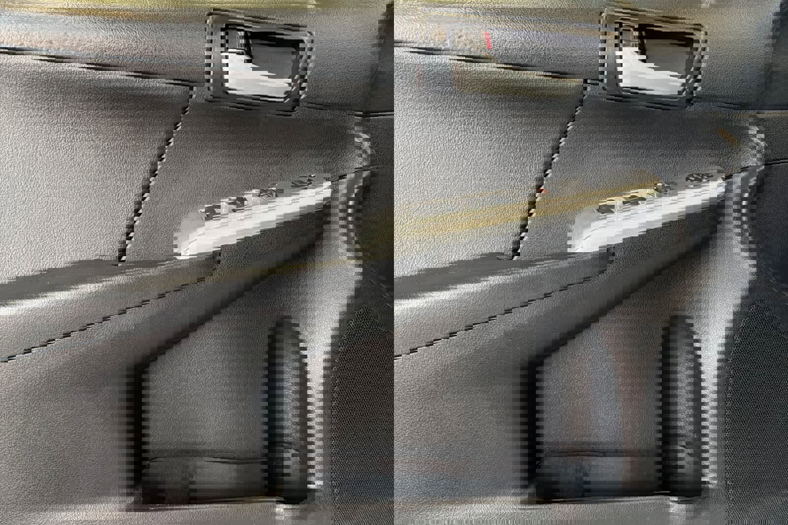 Used 2014 Toyota Camry Hybrid image 14