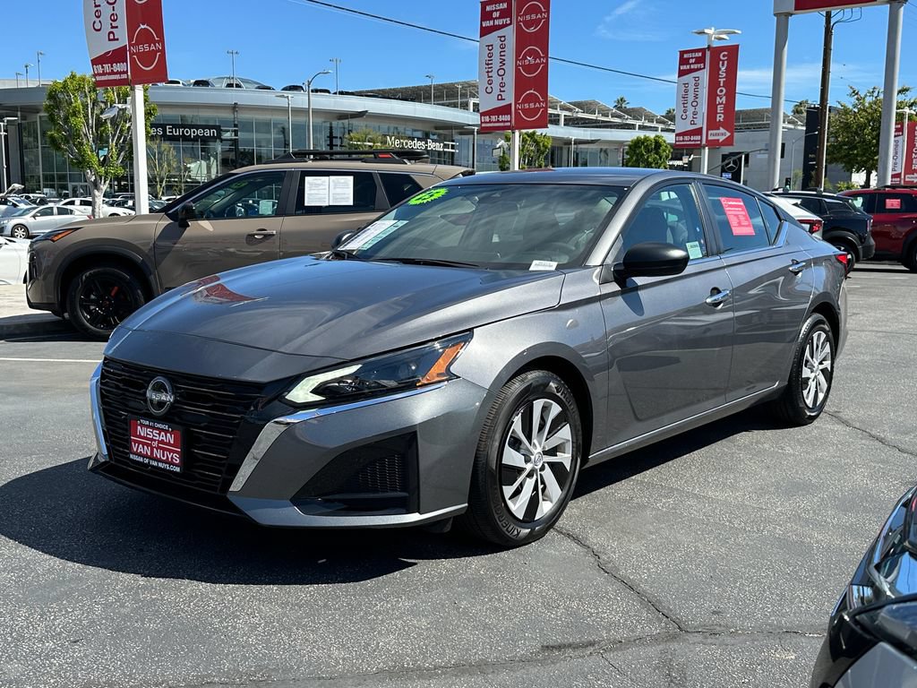 Used 2025 Nissan Altima 2.5 S FWD image 2
