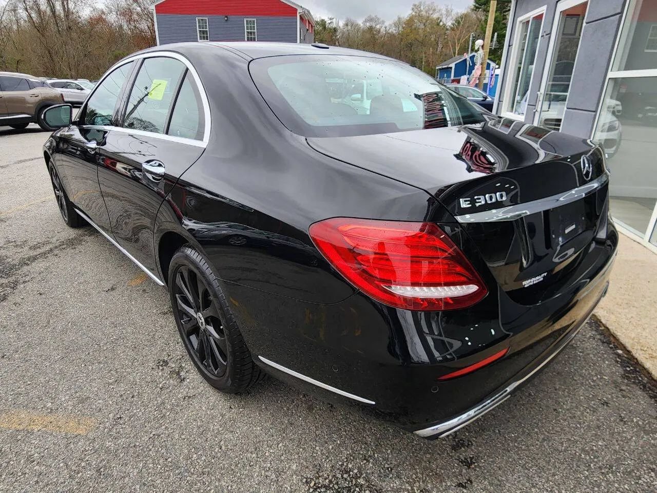 Used 2017 Mercedes-Benz E 300 4MATIC image 7