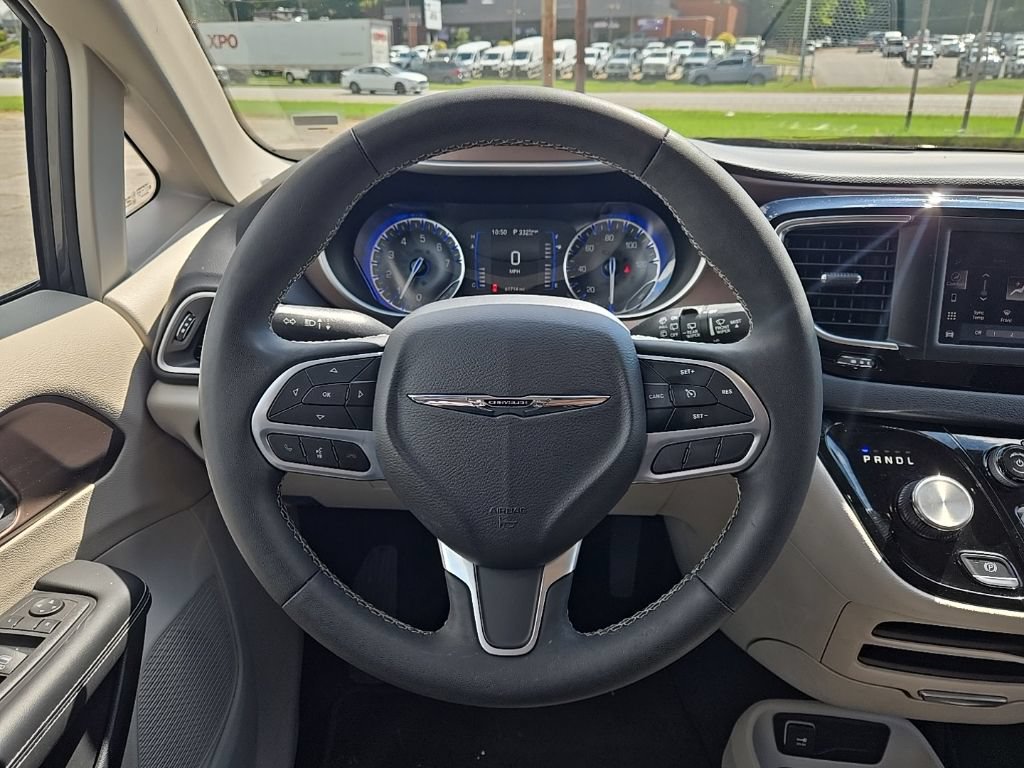 Used 2023 Chrysler Voyager LX FWD image 4