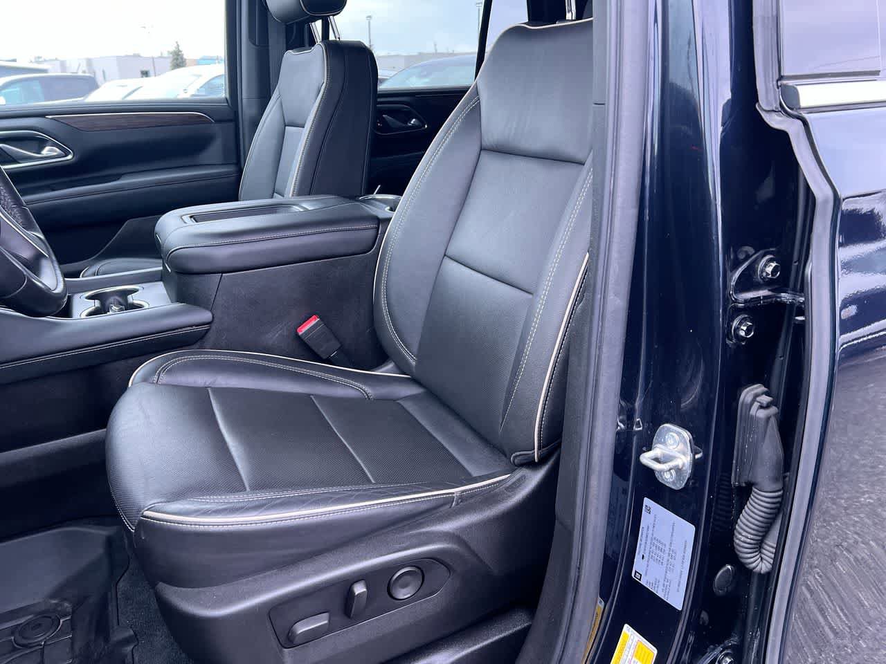 Used 2021 Chevrolet Tahoe Premier w/ Premium Package image 11