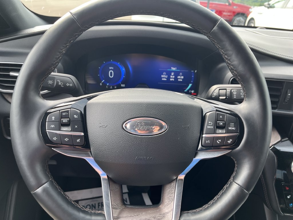 Used 2022 Ford Explorer Platinum w/ Equipment Group 601A AWD/4WD image 14