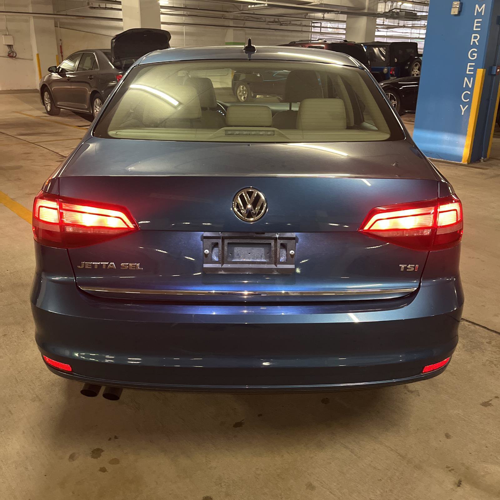 Used 2017 Volkswagen Jetta SEL FWD image 3