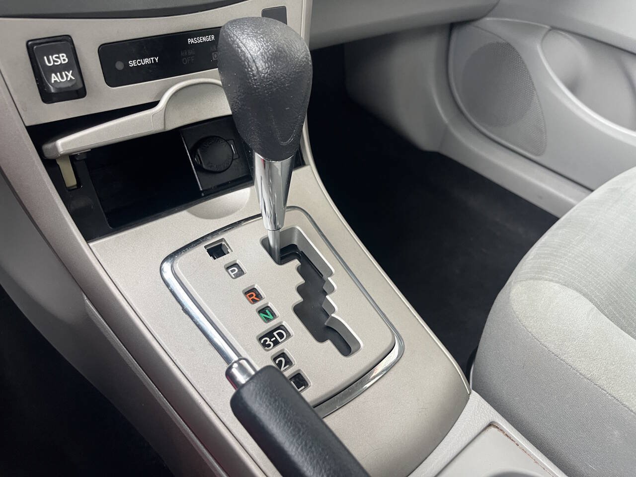Used 2013 Toyota Corolla LE FWD image 35