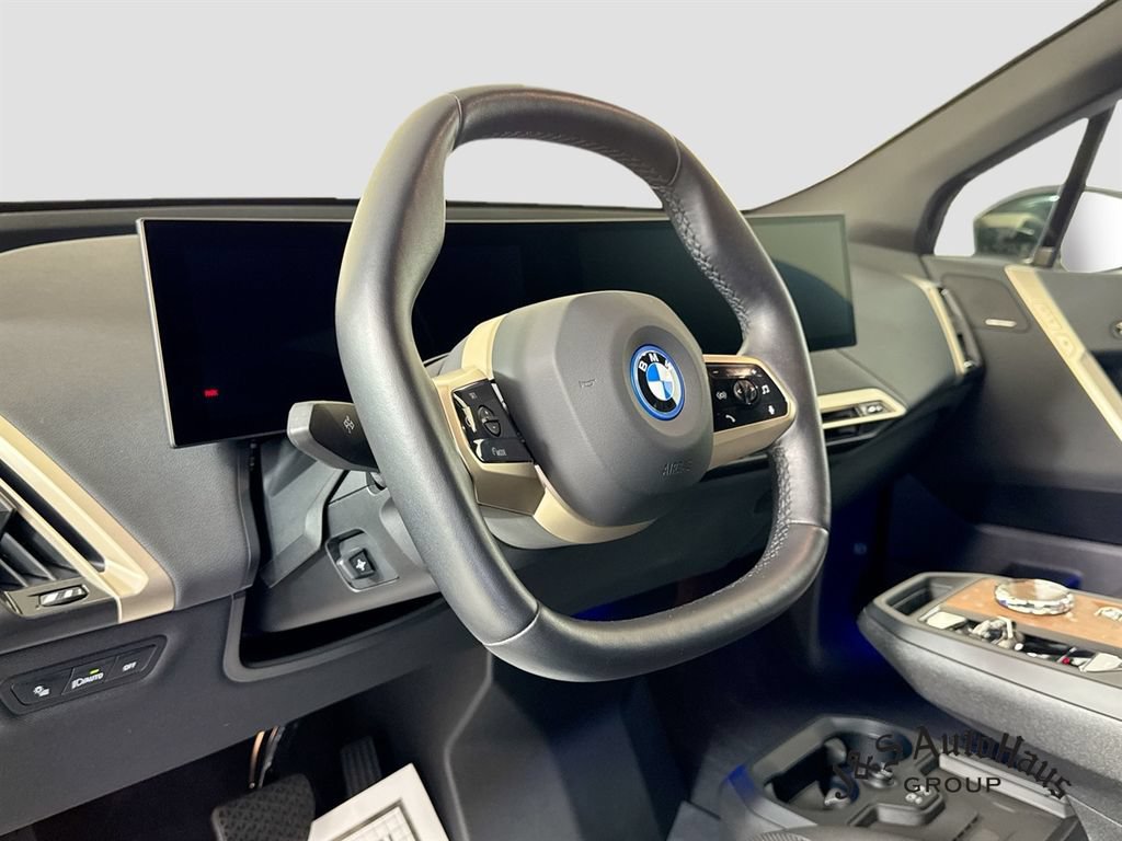 Used 2024 BMW iX xDrive50 w/ Premium Package AWD/4WD image 9