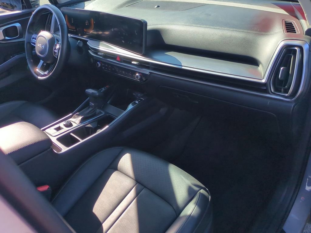 Certified 2025 Kia Sorento S image 28