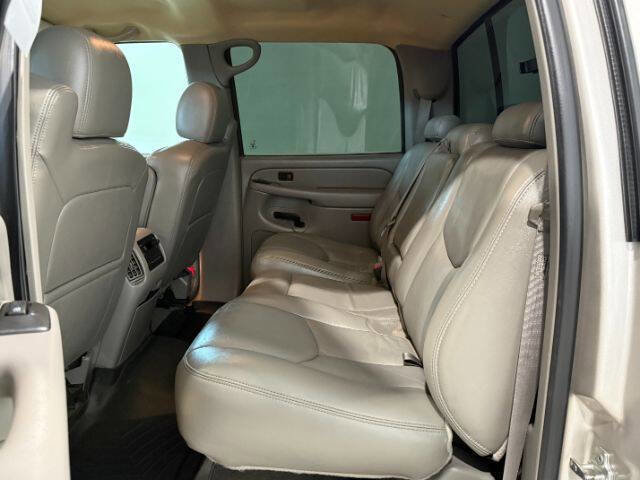 Used 2007 GMC Sierra 2500 SLT w/ Heavy-Duty Power Package image 14