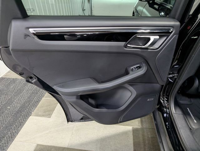 Used 2023 Porsche Macan w/ Premium Package Plus image 9