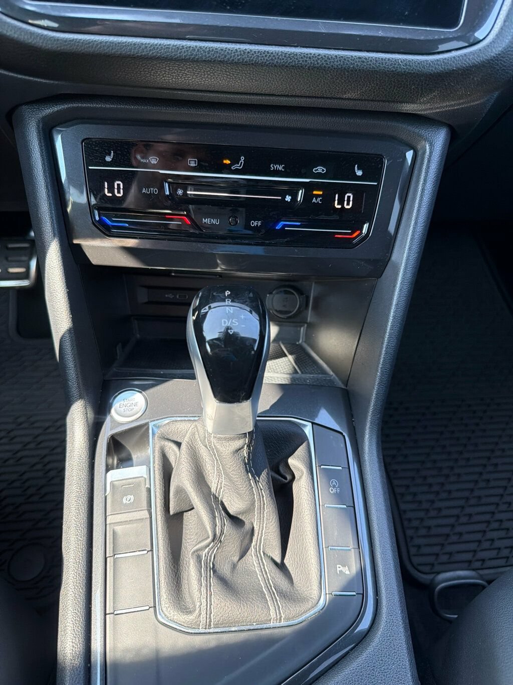 Used 2024 Volkswagen Tiguan SE R-Line FWD image 22