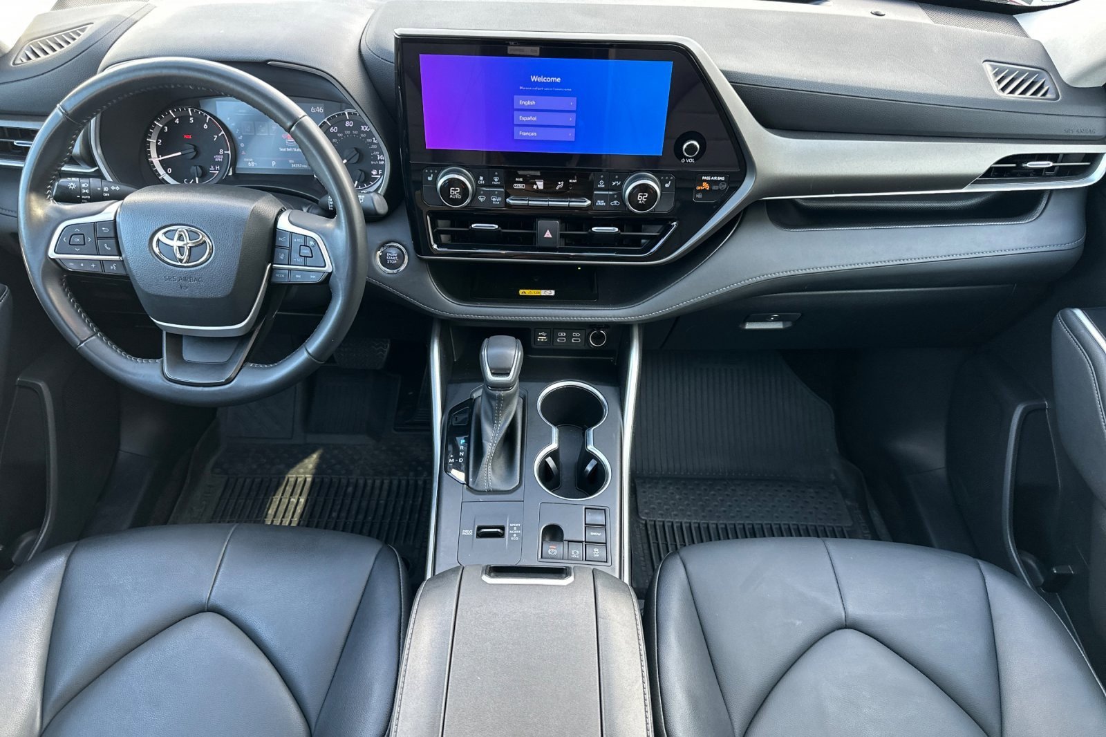 Used 2023 Toyota Highlander XLE image 12