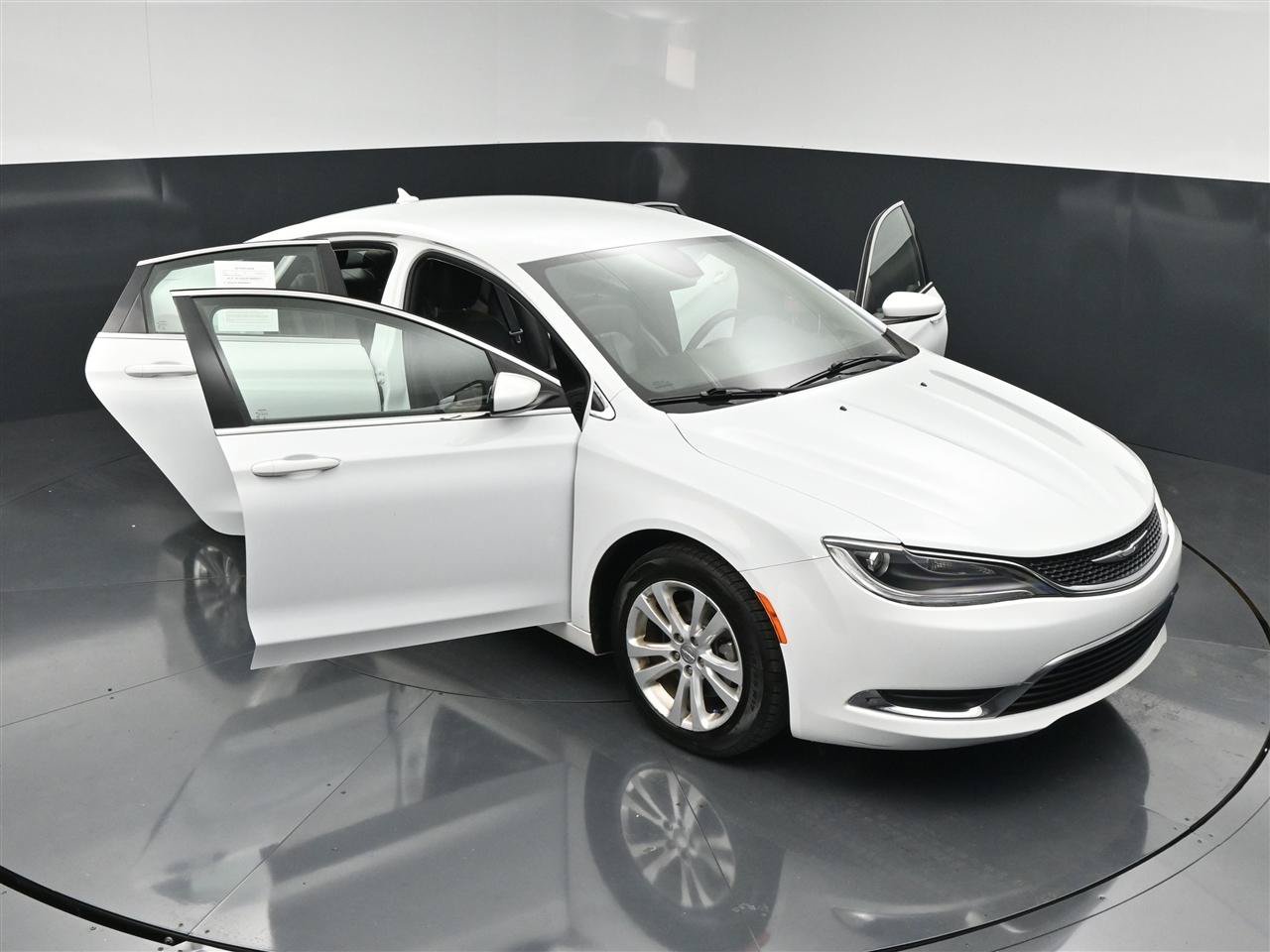 Used 2017 Chrysler 200 Limited Platinum w/ Comfort & Convenience Group FWD image 35