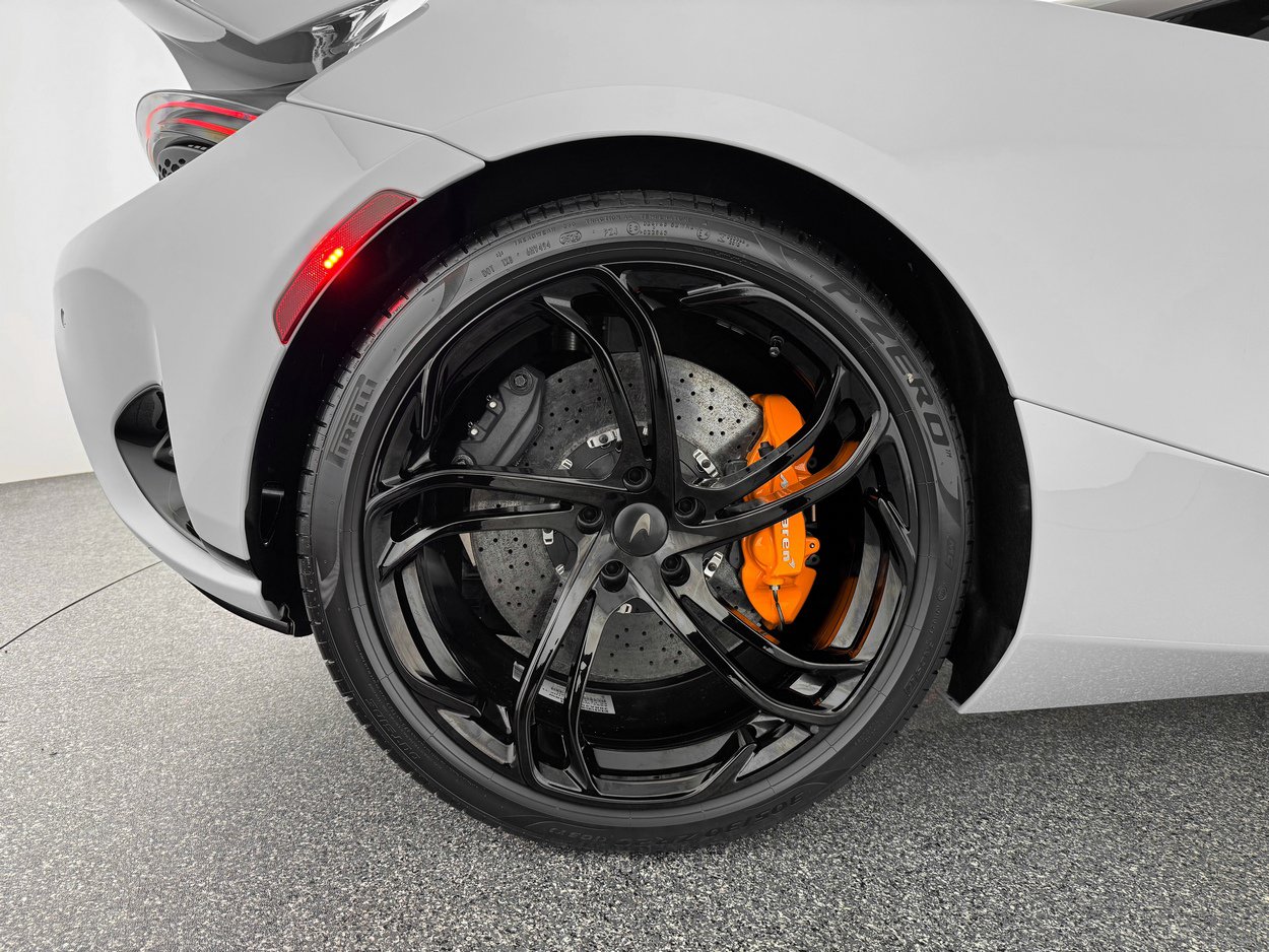 Used 2026 McLaren 750S Spider RWD image 34