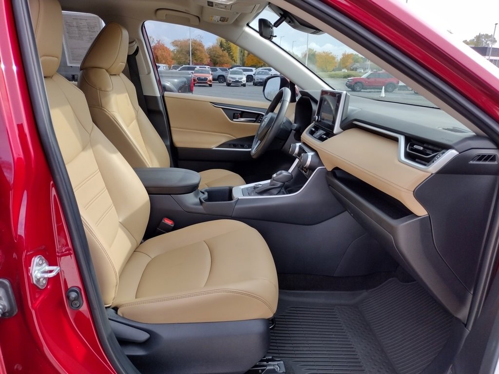 Used 2025 Toyota RAV4 XLE Premium image 11