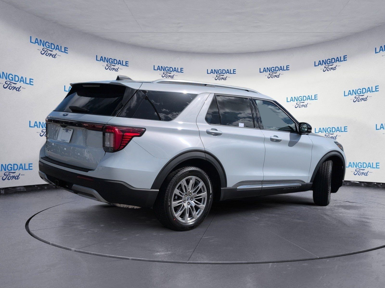 New 2026 Ford Explorer Platinum image 4