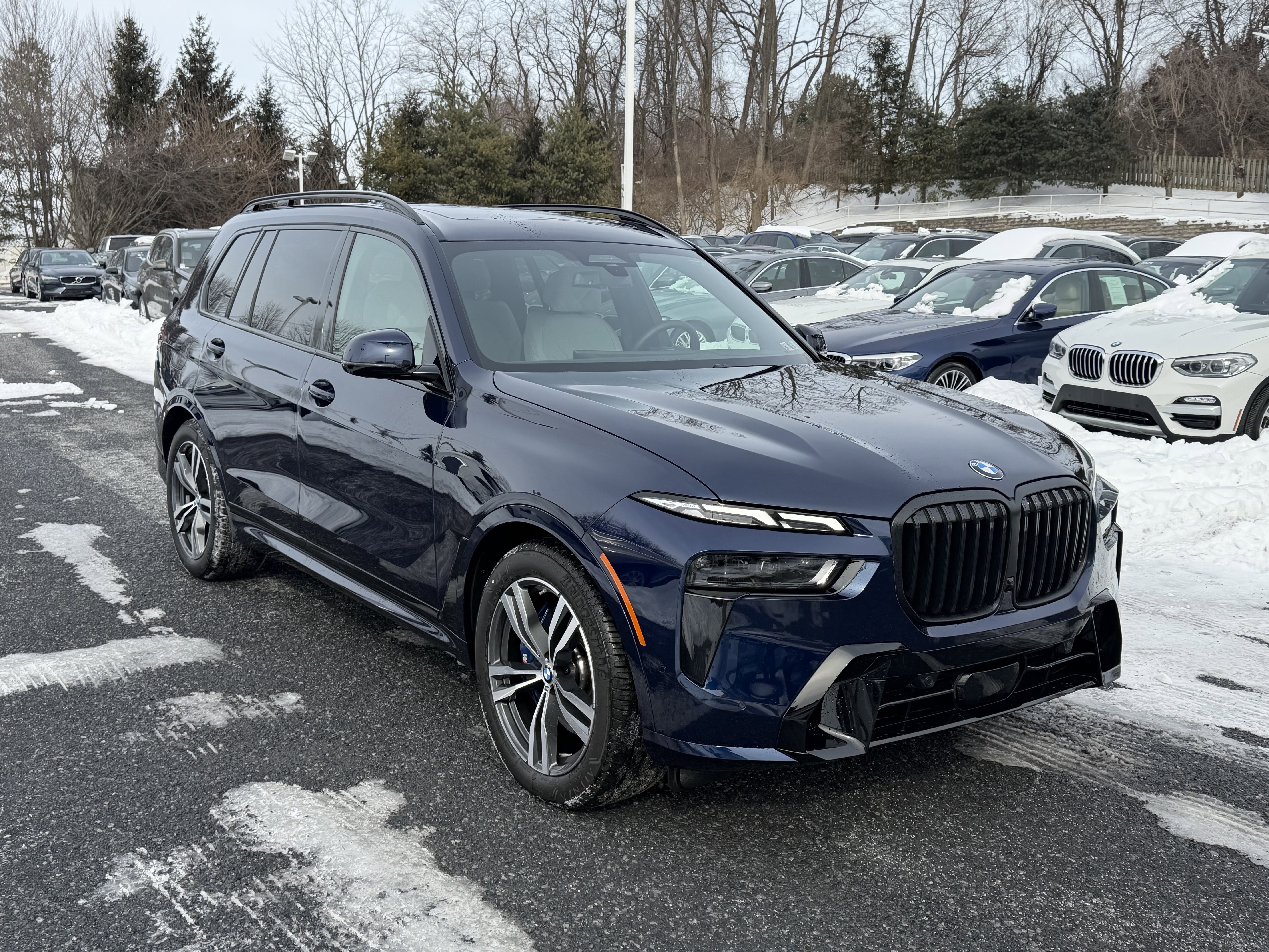 Used 2026 BMW X7 xDrive40i w/ M Sport Package image 3