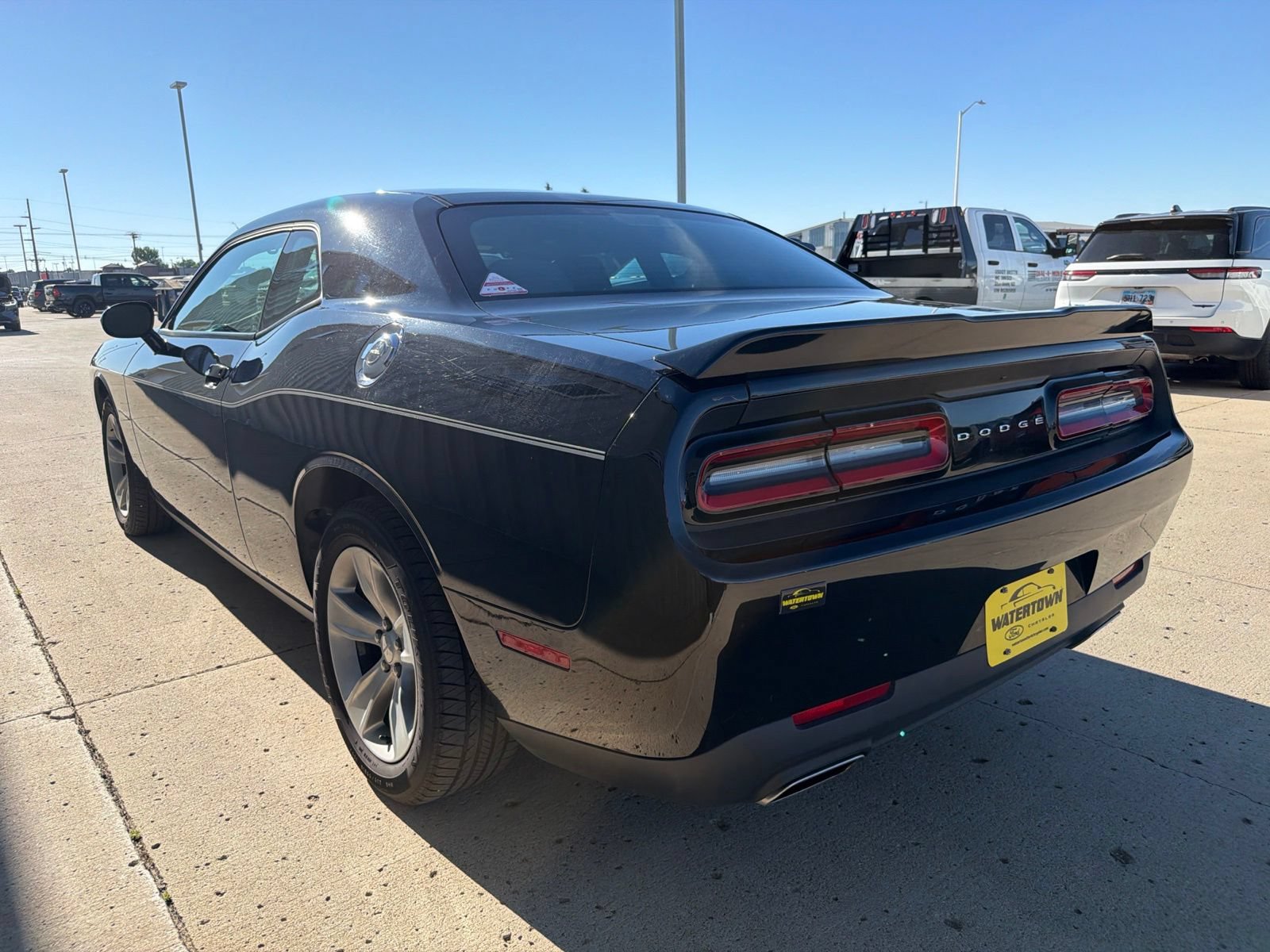 Used 2016 Dodge Challenger SXT w/ Cold Weather Group RWD image 5