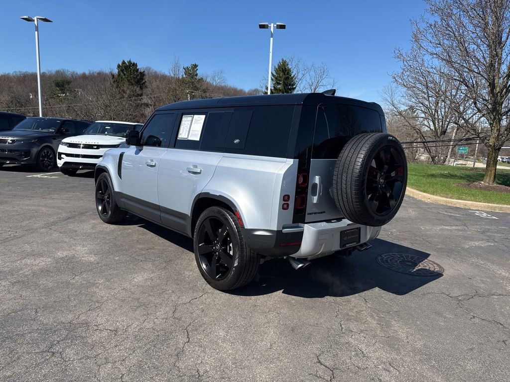 Used 2024 Land Rover Defender 110 SE image 3