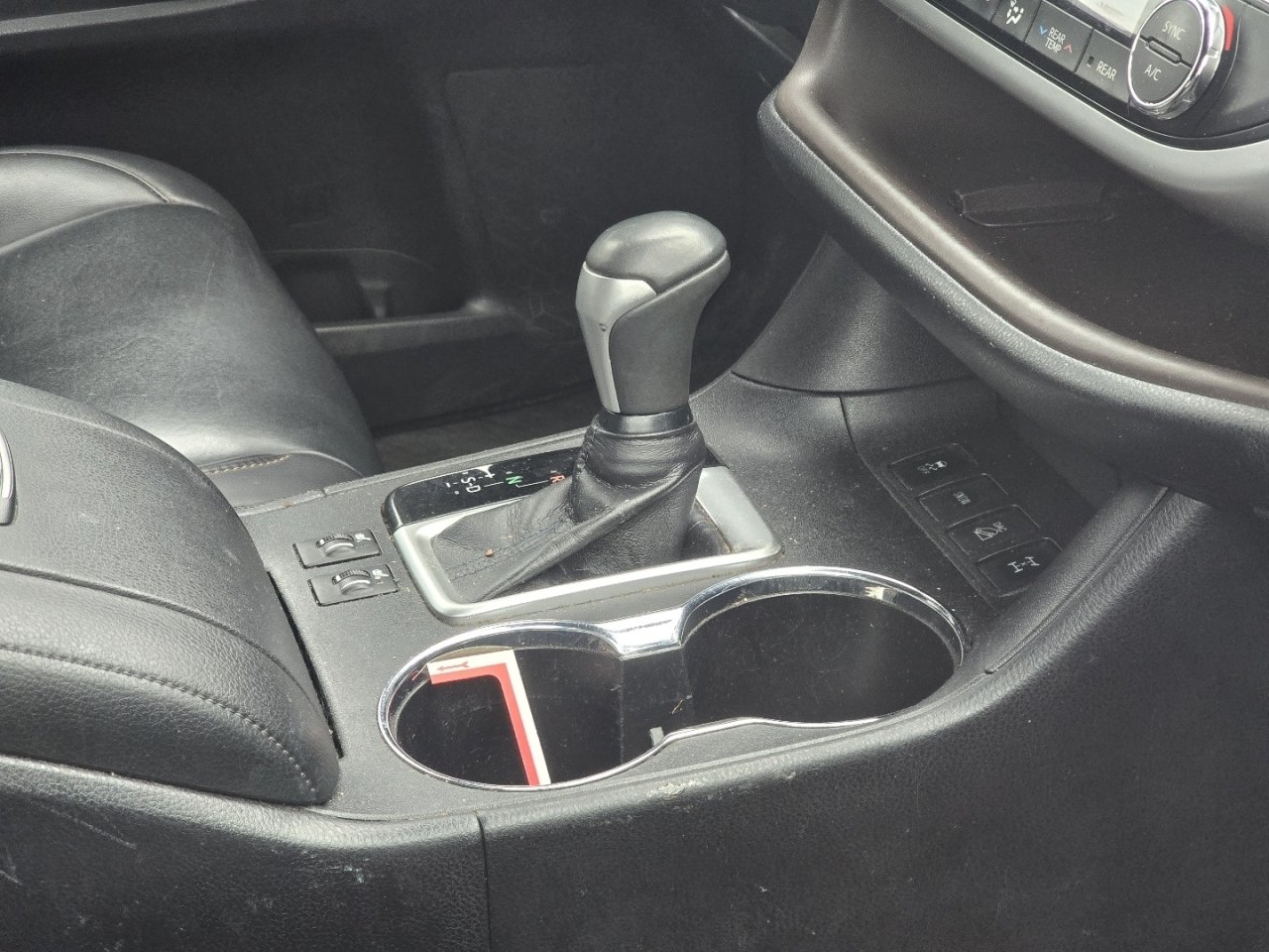 Used 2019 Toyota Highlander XLE AWD/4WD image 17
