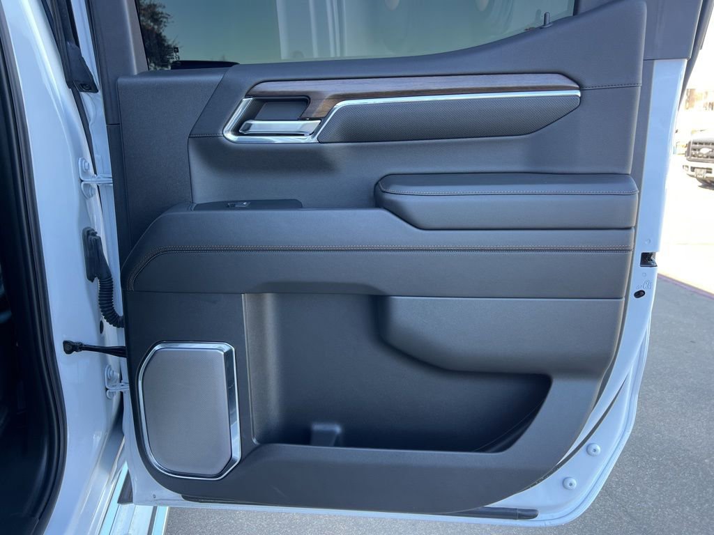 Used 2024 Chevrolet Silverado 1500 High Country w/ Technology Package image 19