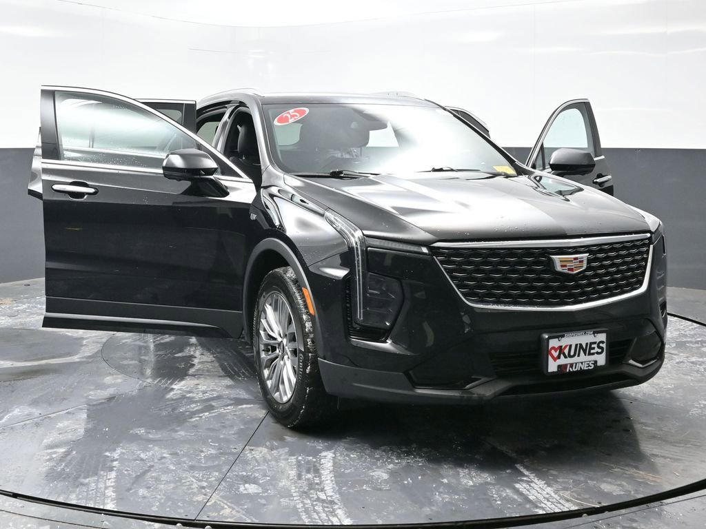 Used 2025 Cadillac XT4 Premium Luxury image 59