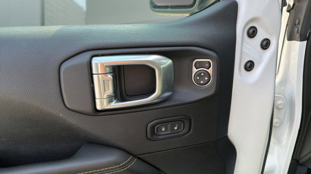 Used 2025 Jeep Wrangler Sahara image 20