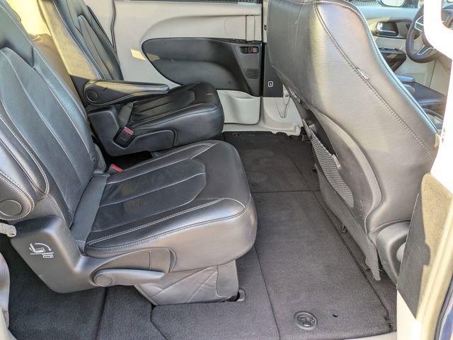 Used 2022 Chrysler Pacifica Touring-L image 28