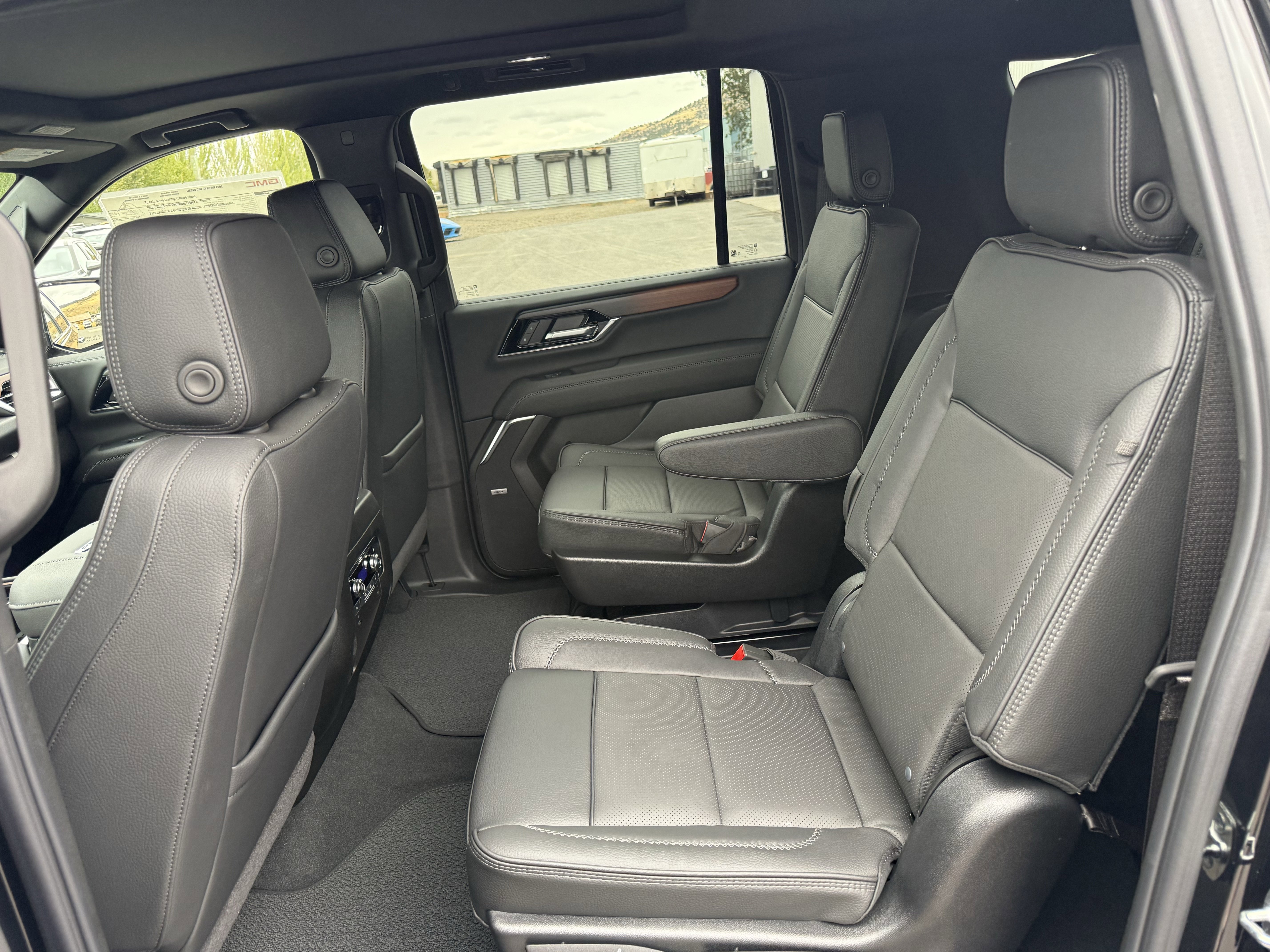 New 2025 GMC Yukon XL Denali w/ Sun & Power Step Package image 8