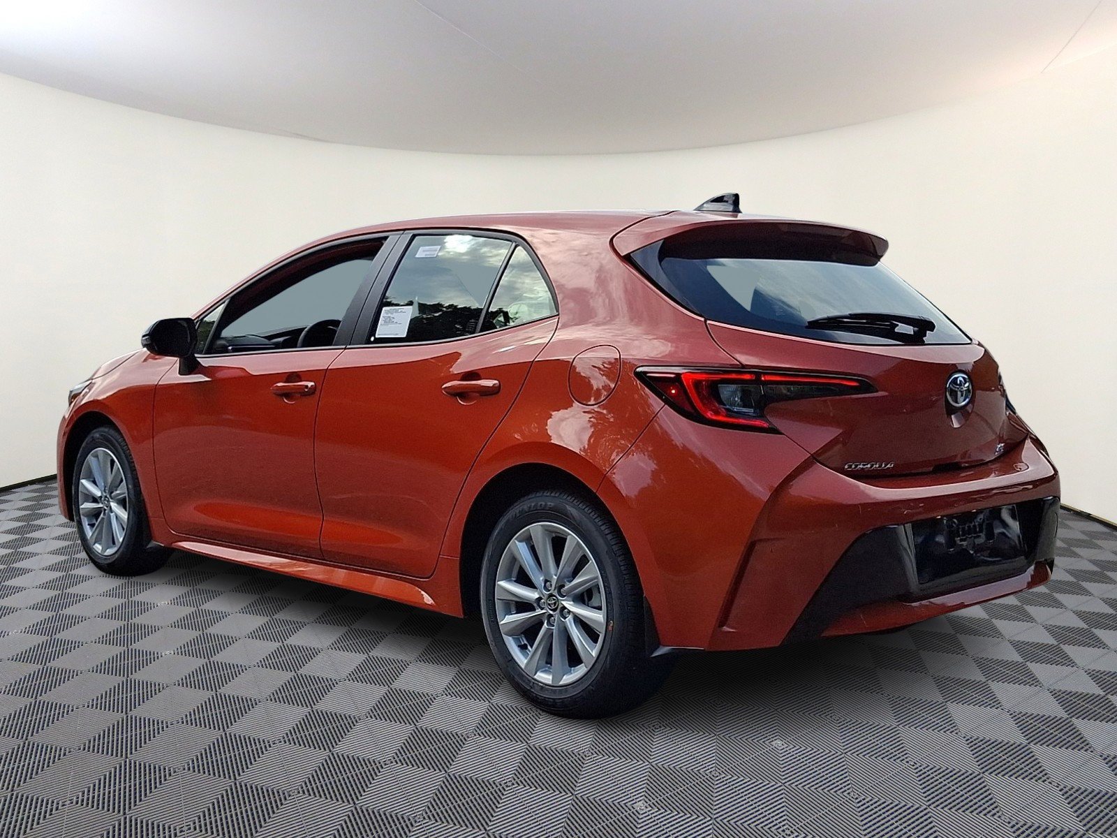 Used 2026 Toyota Corolla SE FWD image 4