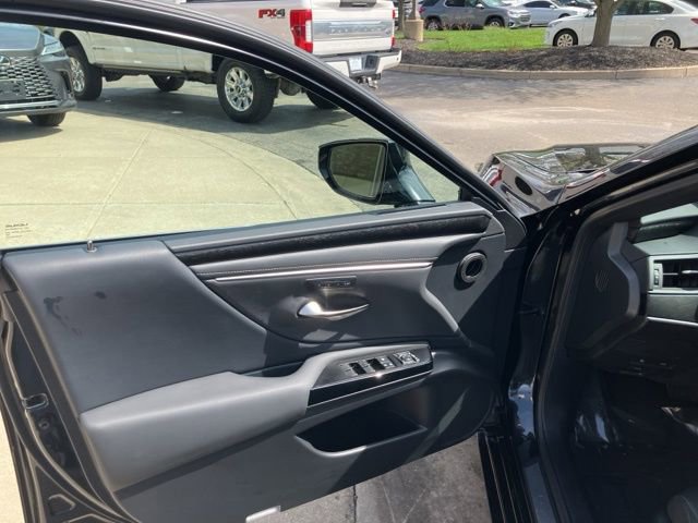 Used 2025 Lexus ES 350 w/ Premium Package image 9