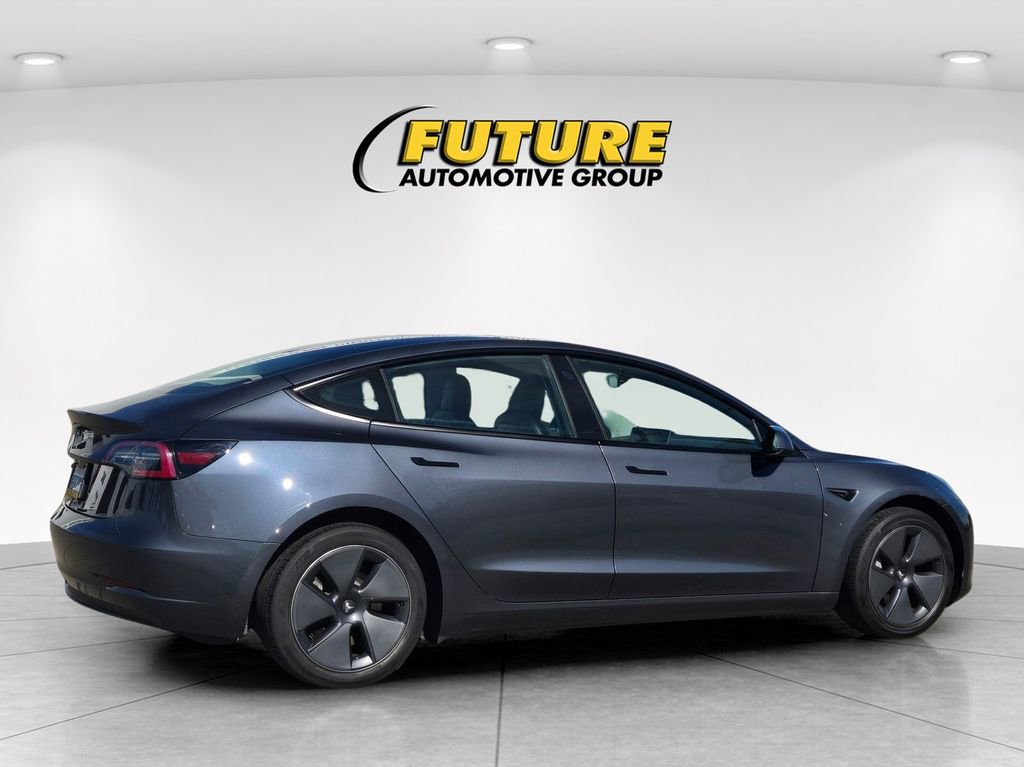 Used 2023 Tesla Model 3 Standard Range image 3