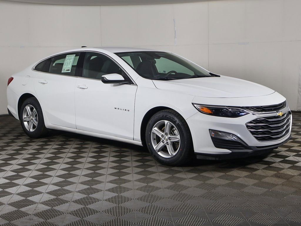 Used 2024 Chevrolet Malibu LS image 2