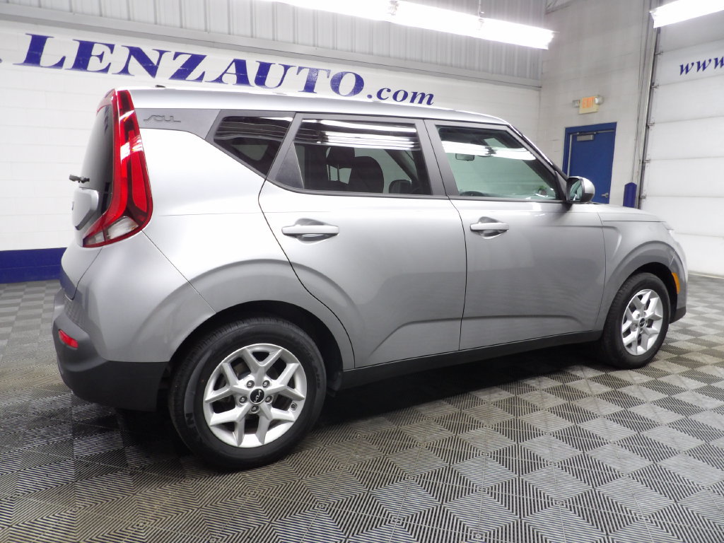 Used 2022 Kia Soul LX w/ Technology Package FWD image 5